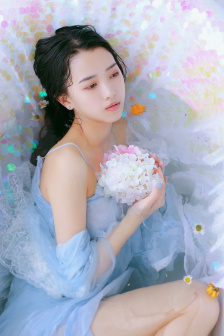 草莓晚上湿漉漉的